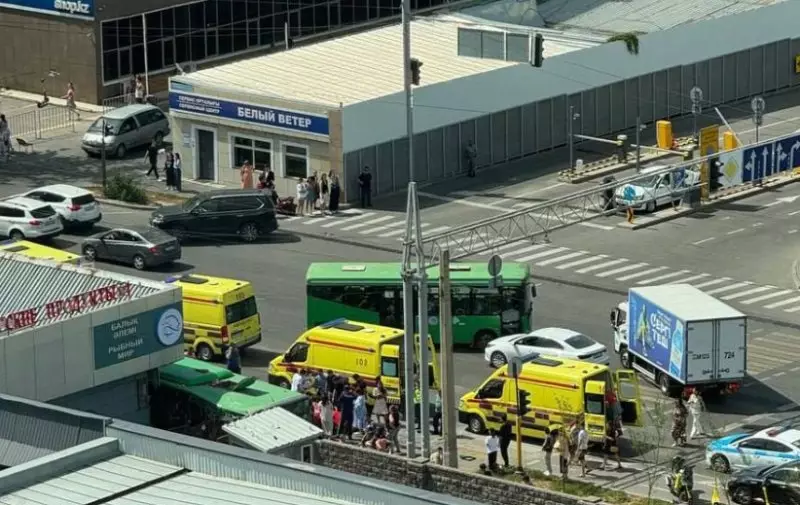 Автобус врезался в магазин в Алматы: количество пострадавших выросло