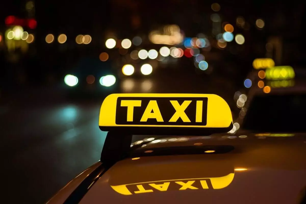Таксистов наказали за приставание к пассажирам в аэропорту Алматы (ВИДЕО)