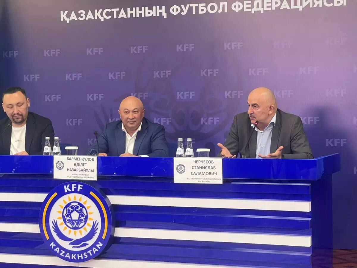 "Я тебя предупреждаю": Черчесов возмутился вопросом на казахском языке