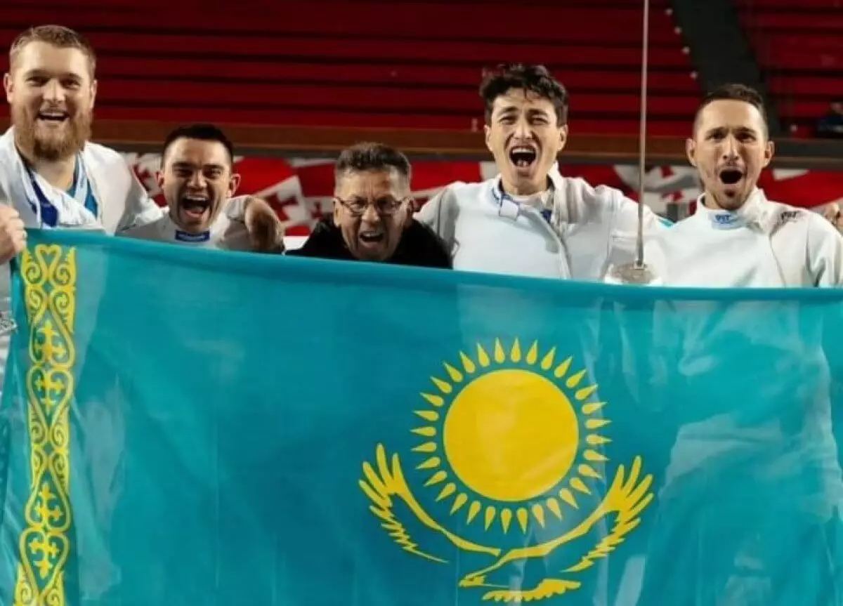 Сборная Казахстана по фехтованию завоевала медаль чемпионата Азии в Кувейте