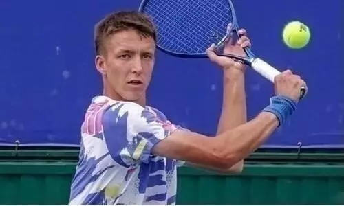 Казахстанский теннисист пробился в четвертьфинал турнира в Китае