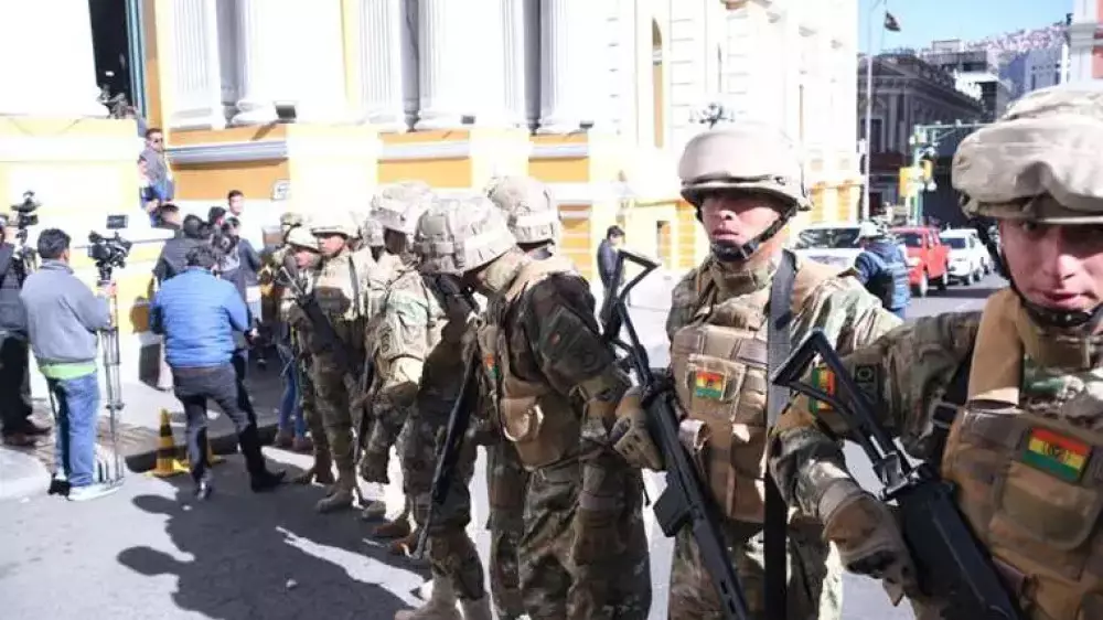 В Боливии поменяли высшее руководство армии - военные  покинули площадь