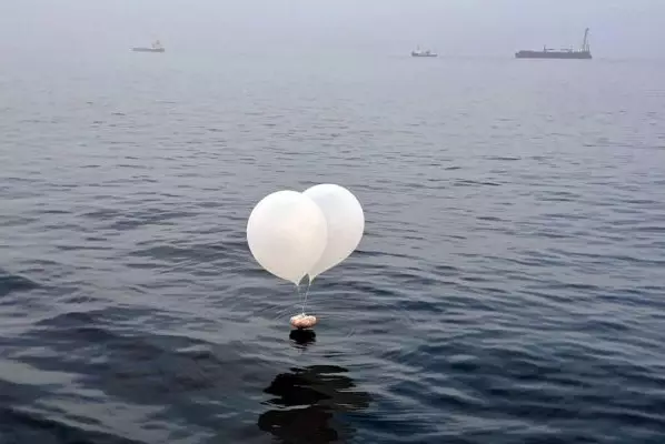 КНДР отправила воздушные шары с червями в Южную Корею