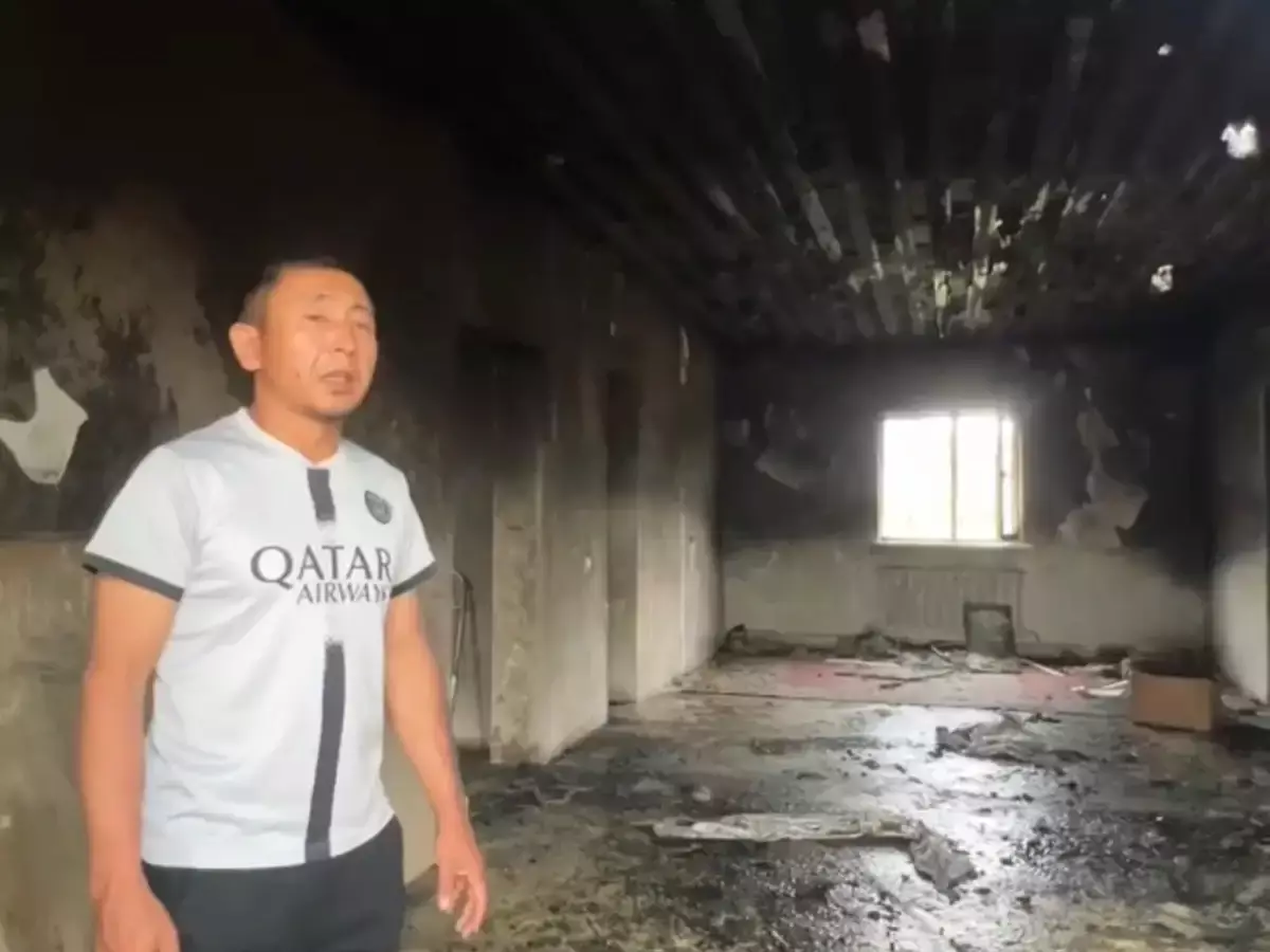 В Актюбинской области многодетной семье подожгли дом