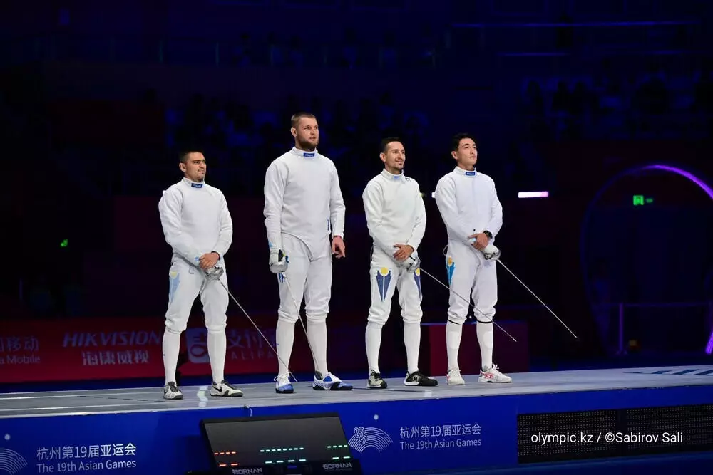 Казахстанские спортсмены выиграли “золото” на чемпионате Азии по фехтованию