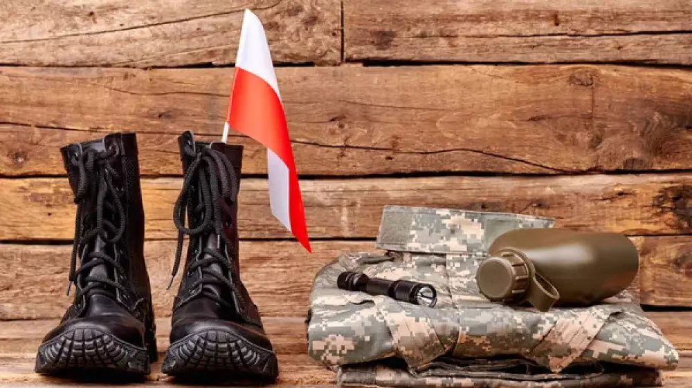 В Польше предложили мужчинам "каникулы в армии"
