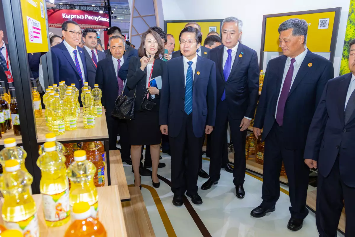 Сухое верблюжье молоко и подсолнечное масло будет поставлять Казахстан в Китай