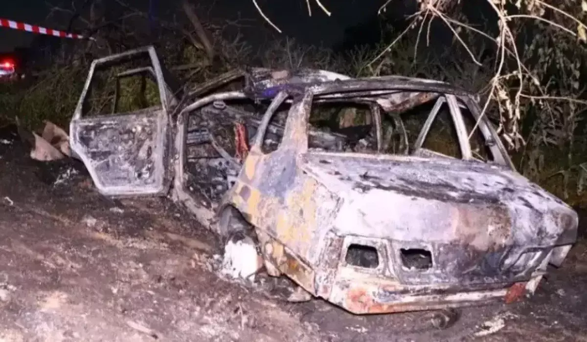 Автомобиль врезался в дерево в Алматы, водитель и трое пассажиров скончались