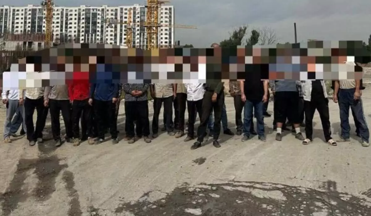 Группу нелегалов обнаружили в одном из спальных районов Алматы