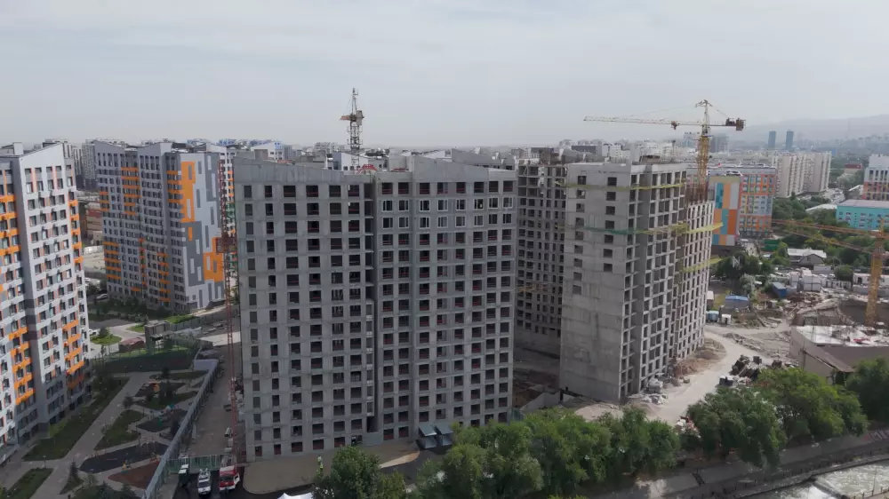 Многоэтажку в Алматы раскачали до 9 баллов