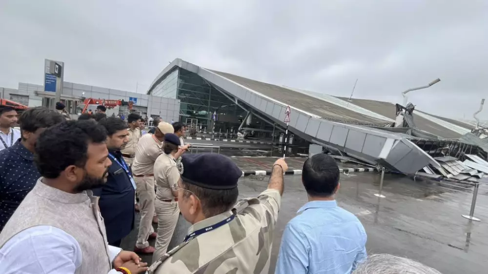 В аэропорту Дели обрушилась часть крыши, есть погибший