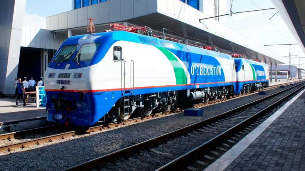 Из-за аномальной жары ограничат скорость поездов в Узбекистане