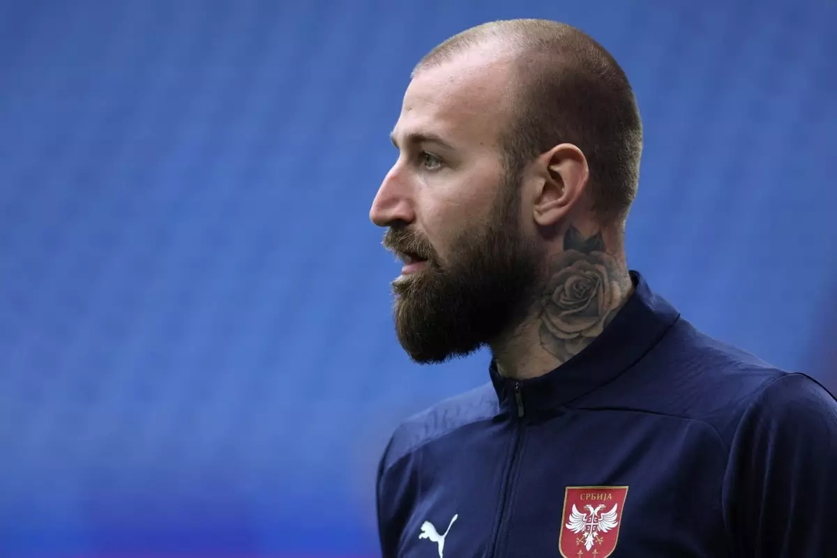 Вратарь сборной Сербии подрался с фанатом перед последним матчем на Евро-2024