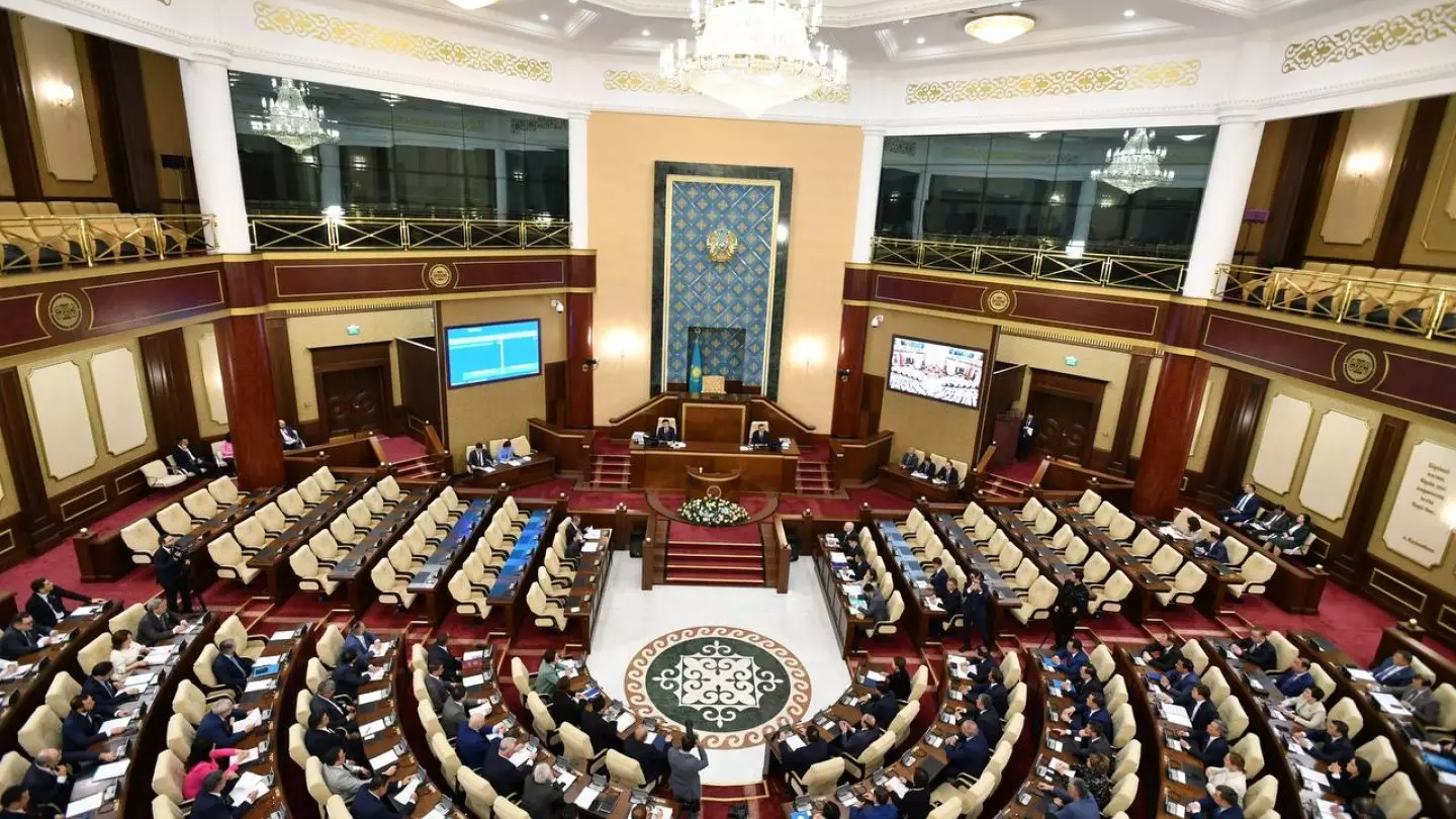 Парламент Казахстана ушёл на каникулы