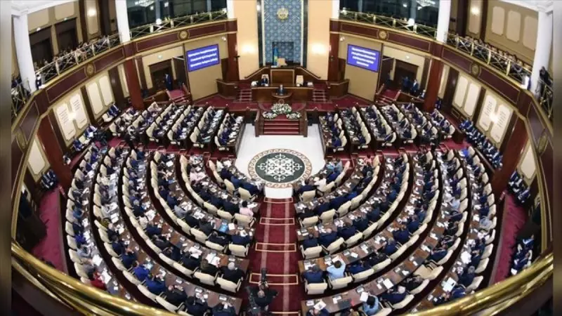 Казахстанские депутаты парламента ушли на каникулы