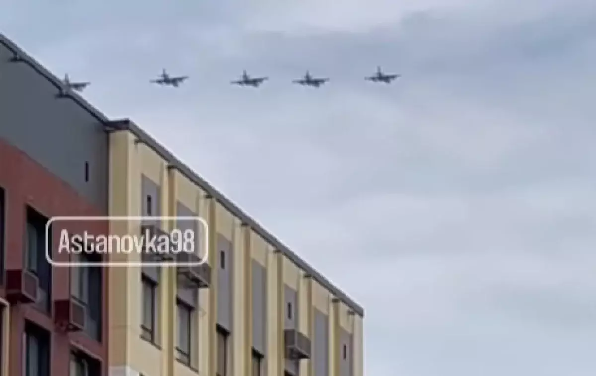 Летающие над Астаной военные самолеты напугали жителей столицы