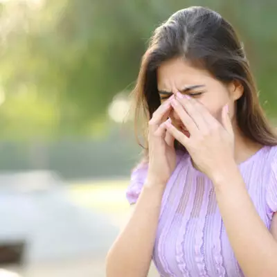 Аллергикам дали советы по защите от тополиного пуха