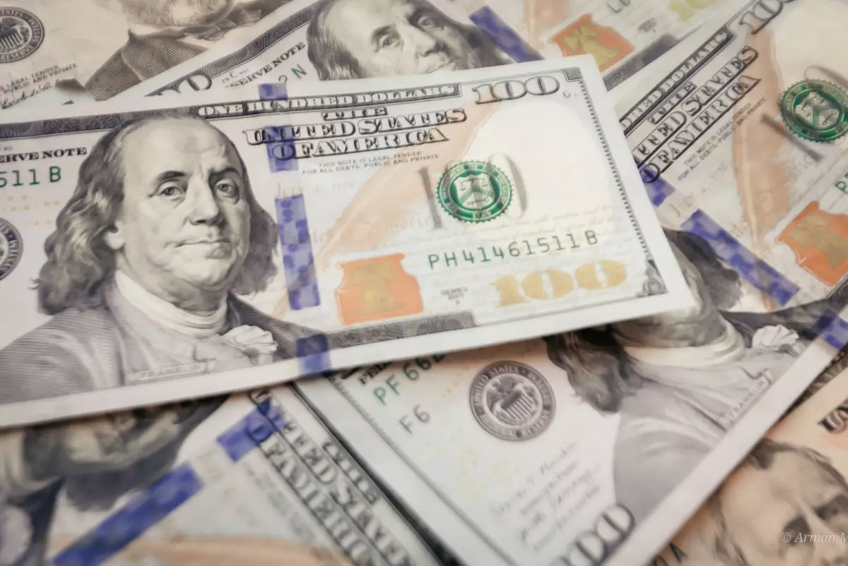Курс доллара вырос сразу более чем на 6 тенге в Казахстане