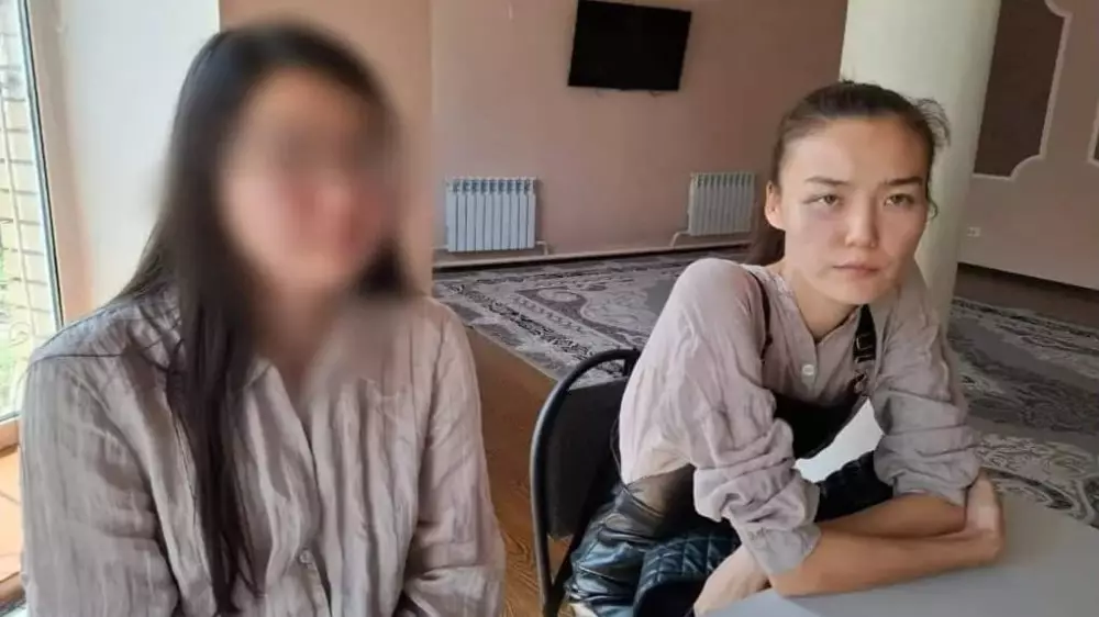 Суд в Казахстане арестовал дипломата,  жена которого сообщила о насилии