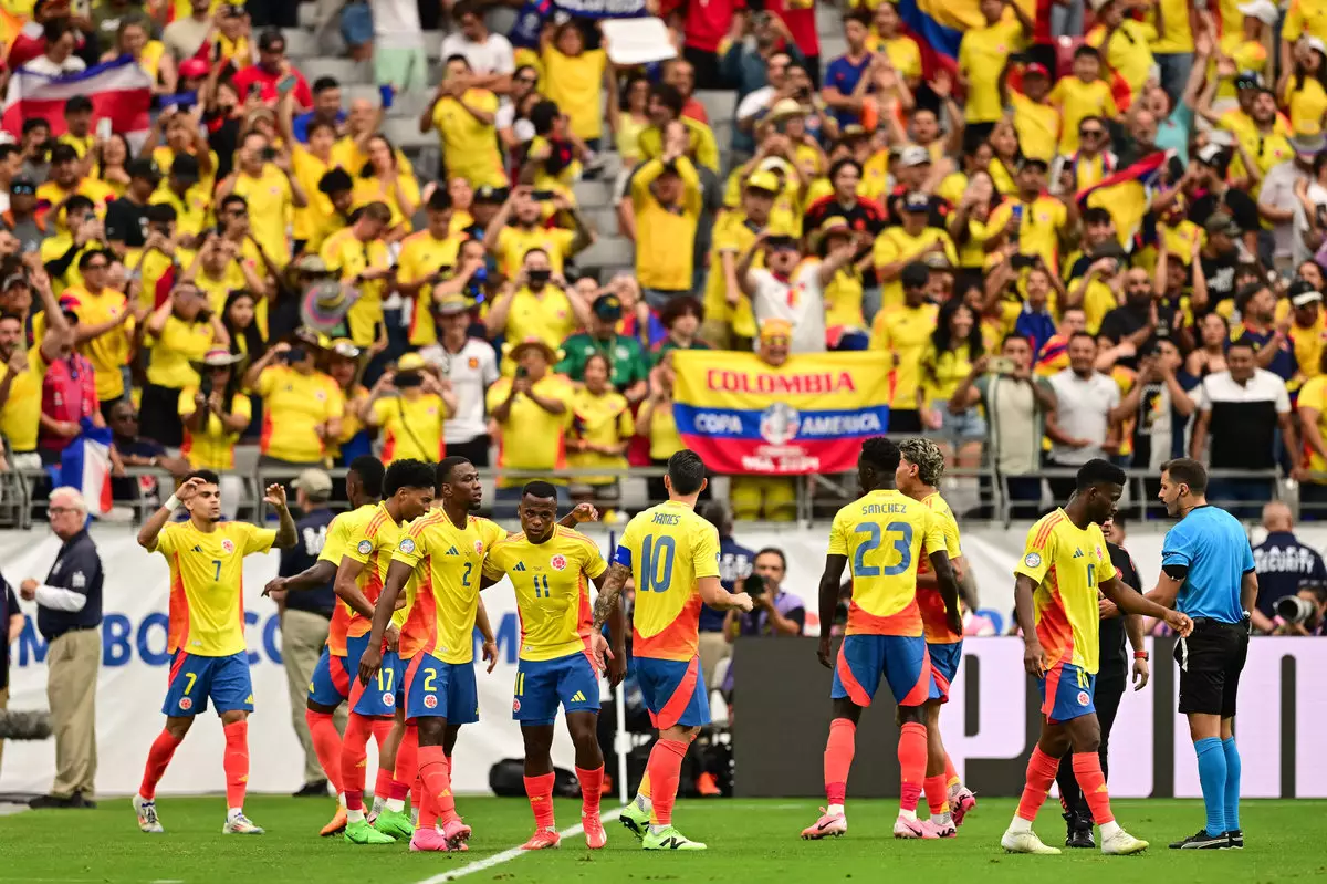 Колумбия в четвертьфинале после гола и заработанного Кордобой пенальти, Угальде нарвался на дисквалификацию