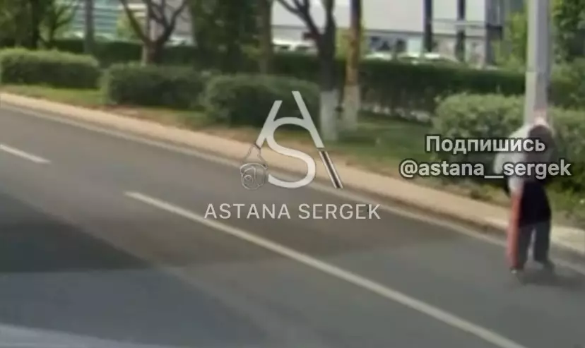 Денесін езіп кетті: Астанада жол үстінде қайғылы оқиға болды (ВИДЕО)