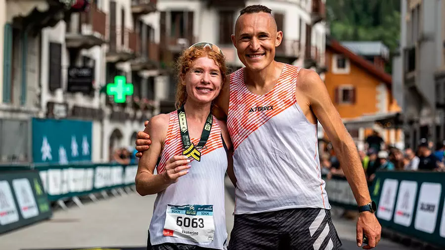 Супружеская пара из России выиграла горный марафон в Альпах. Красивая история