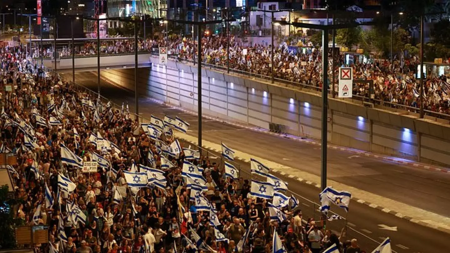 В Израиле начались массовые митинги с требованием освободить заложников
