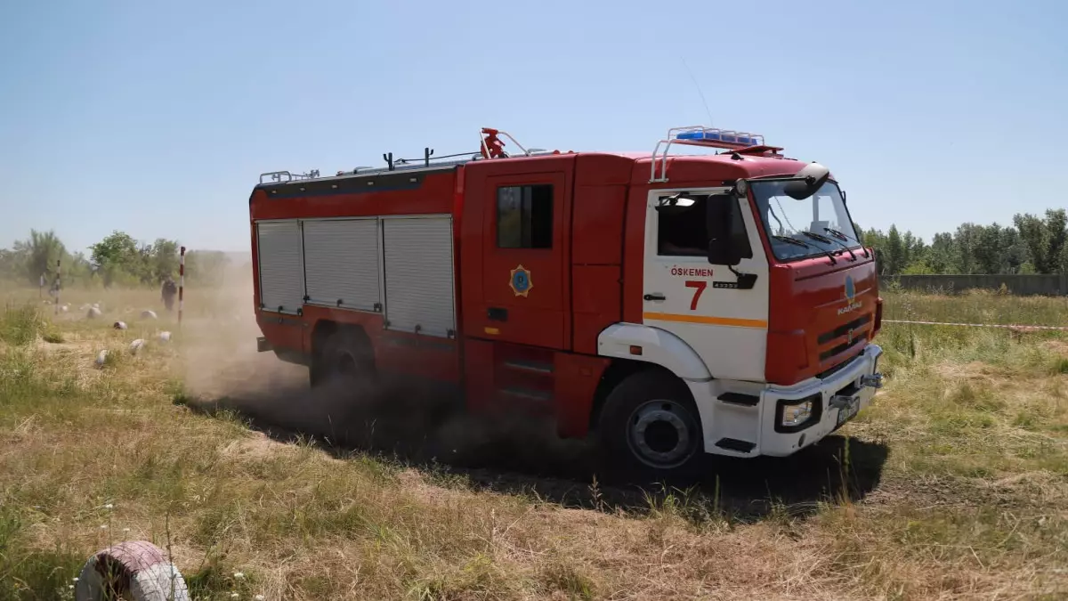Кто быстрее на пожар: лучшего водителя спецмашины определили в Усть-Каменогорске