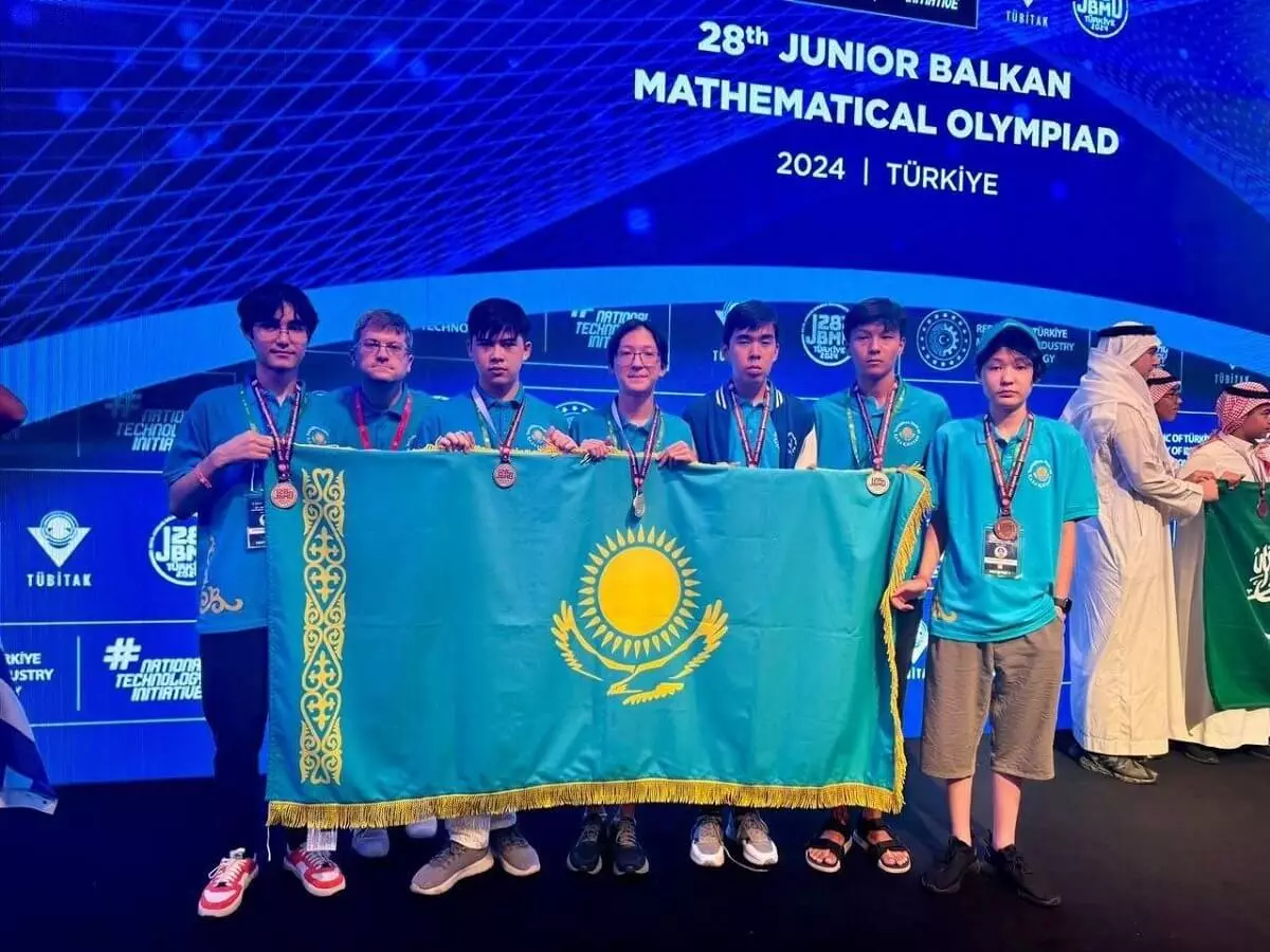 "Стопроцентный результат": казахстанские школьники вернулись с Балканской олимпиады по математике с медалями