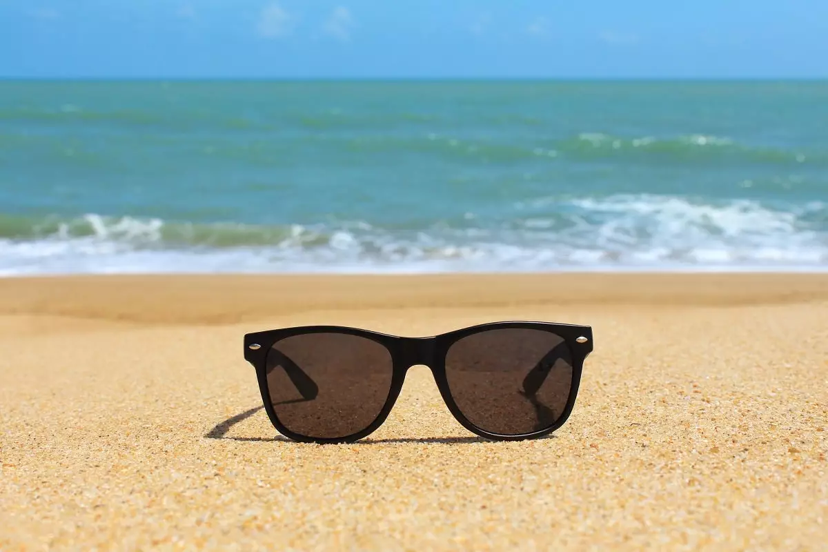 Лето, солнце и жара: какие очки надежно защитят глаза от ультрафиолета