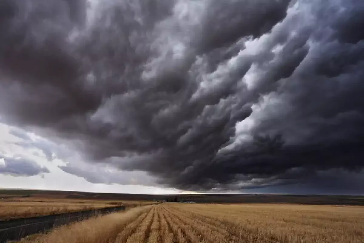 Из-за грозы в Казахстане объявили штормовое предупреждение