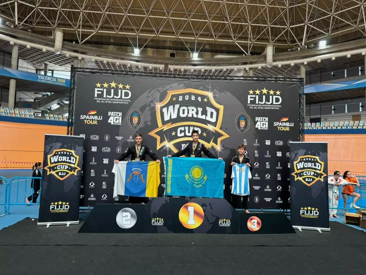Алматинский школьник выиграл золото в бразильском джиу-джитсу