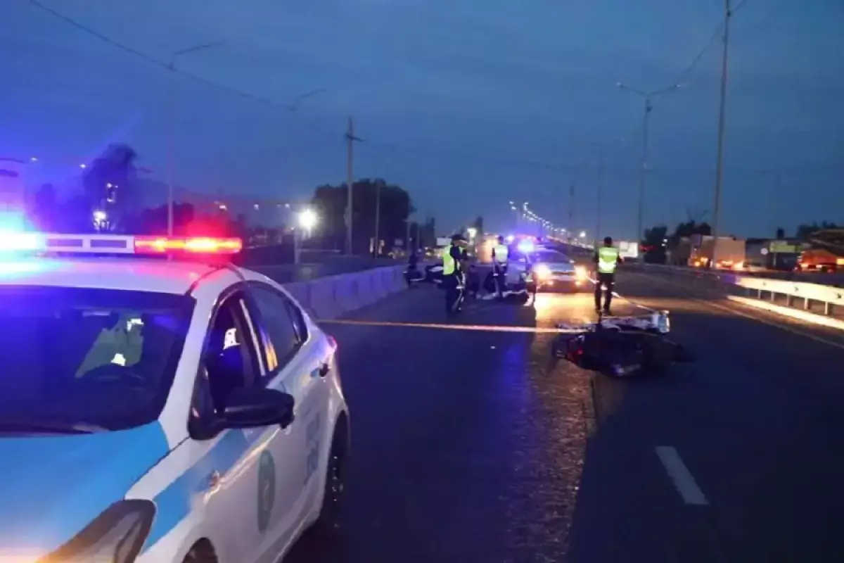 В Алматы водитель мопеда сбил женщину. Оба скончались