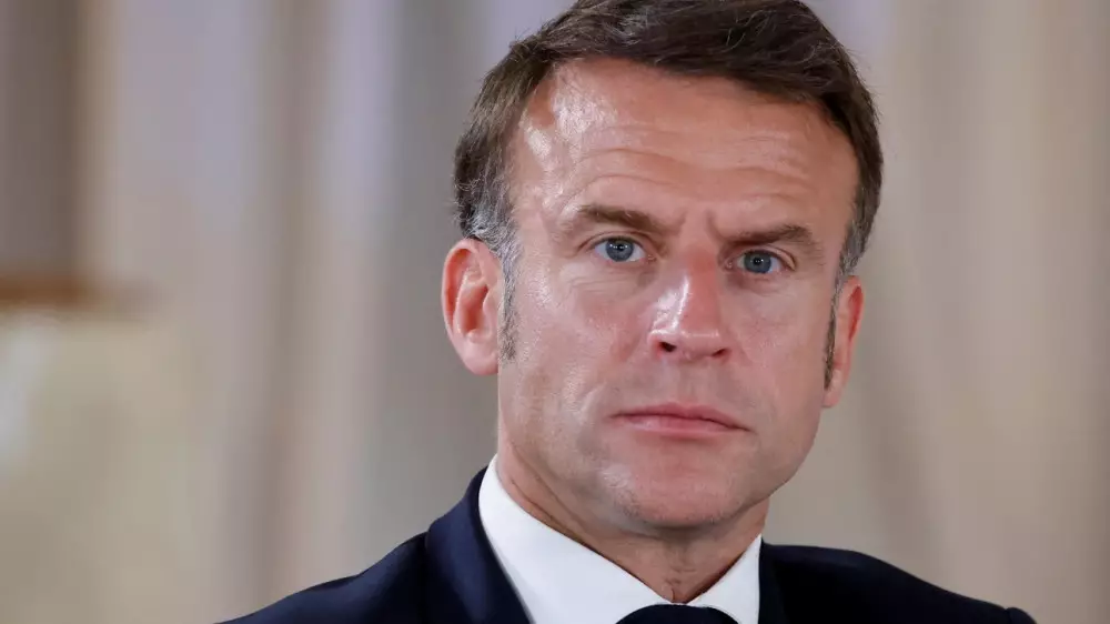 Первый тур выборов во Франции закончился "тяжелым поражением Макрона"