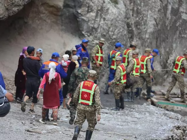 Спасатели МЧС Казахстана прибыли в город Ош 