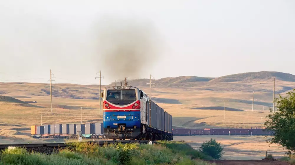 Казахстан и Китай: Как КТЖ увеличивает железнодорожные грузоперевозки