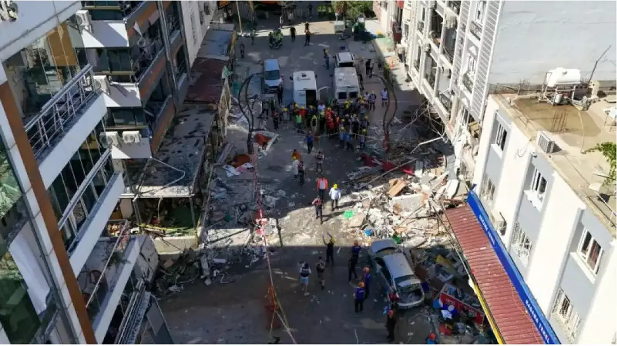 Түркия: Измирде жарылыс болып, 5 адам қаза тапты