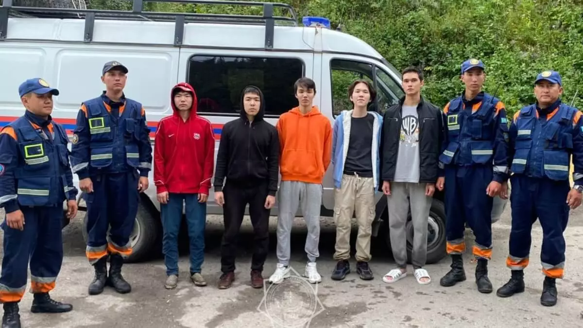 «5 сағаттан аса уақыт»: Алматы облысының тауларында туристер құтқарылды