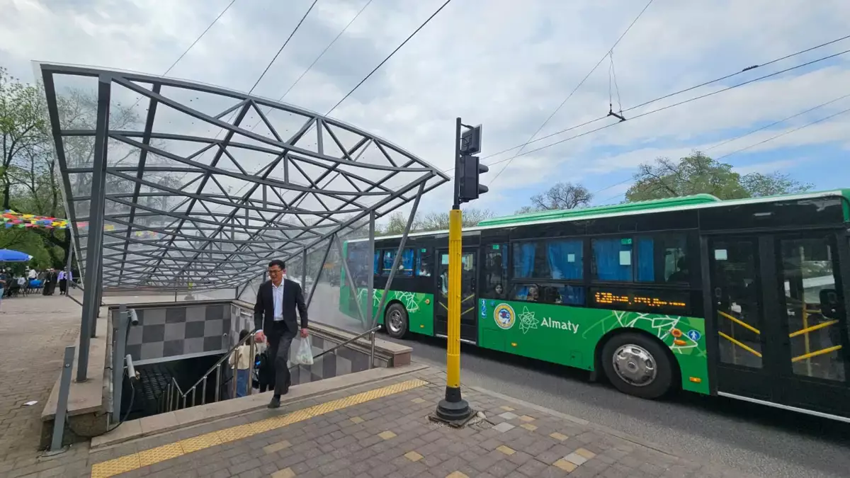 В Алматы планируют поднять оплату за проезд в автобусах
