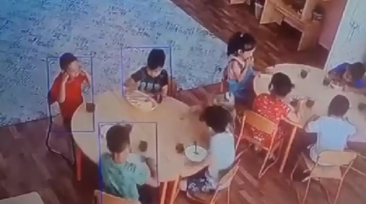 Одна тарелка на троих: в Актау в детском саду не докармливали малышей