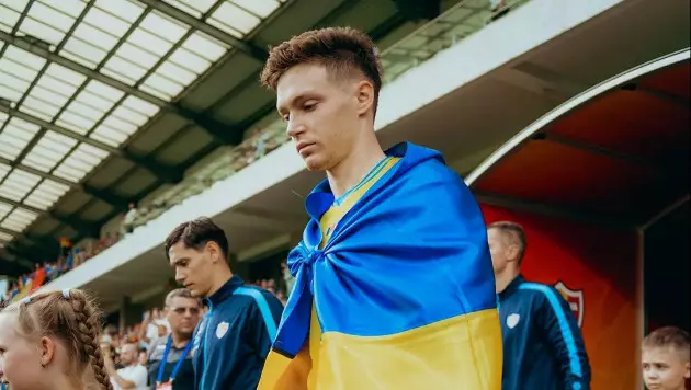 Футболиста сборной Украины заставили отрабатывать вылет с Евро-2024: видео