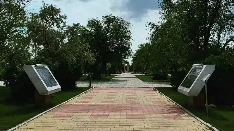 Памятник задавил насмерть девочку в Атырау: подробности трагедии