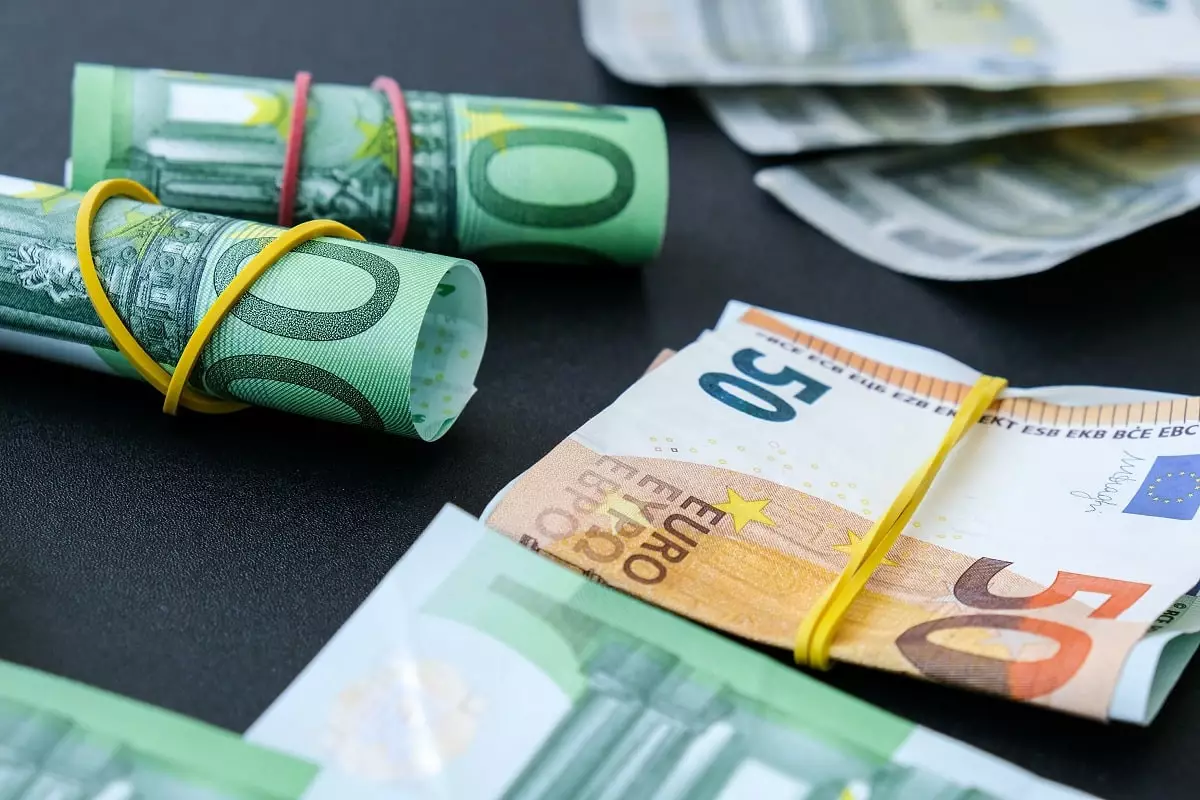 Курс евро и доллара в обменниках Алматы 2 июля 2024 