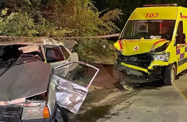 Водитель легковушки погиб в результате столкновения со «скорой» в Уральске