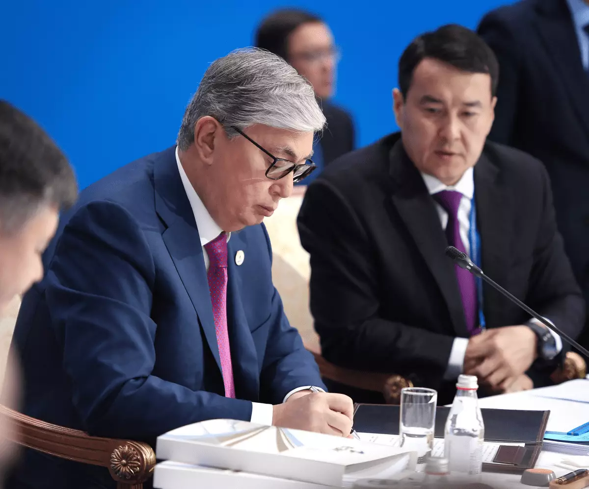 Токаев накануне саммита ШОС ратифицировал соглашения с КНР и подписал законы о науке и о госзакупках