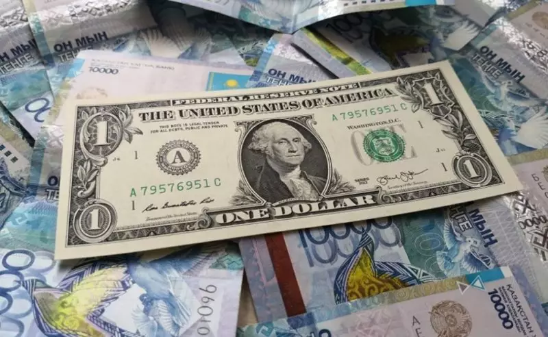 Рост курса доллара в Казахстане ещё не достиг своего пика, предполагают эксперты