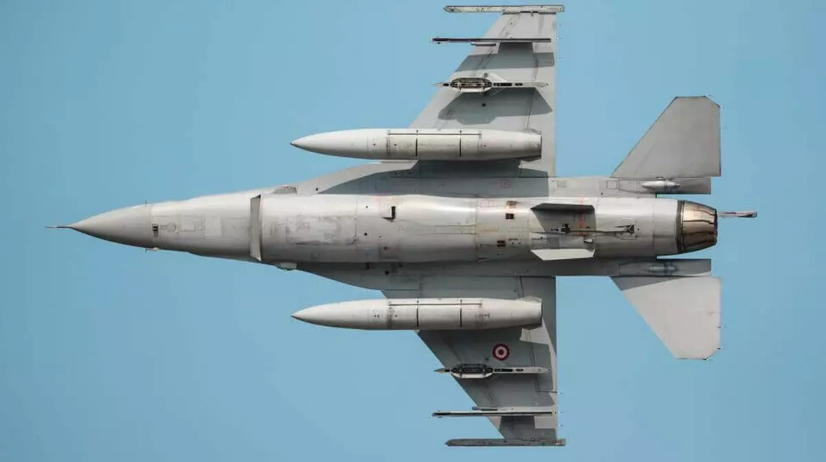 Украинаға 24 голландиялық F-16 жойғыш ұшағы жеткізіледі