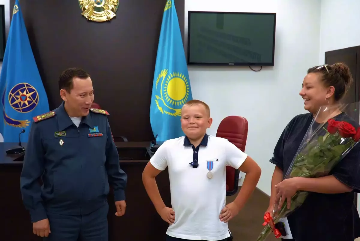 10-летнего мальчика наградили медалью за героизм в Кокшетау
