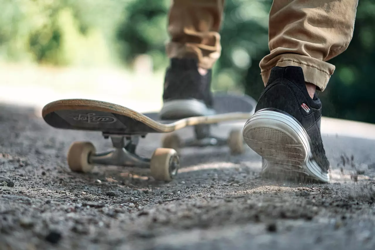За наезд на ребенка осудили скейтбордиста в Актау