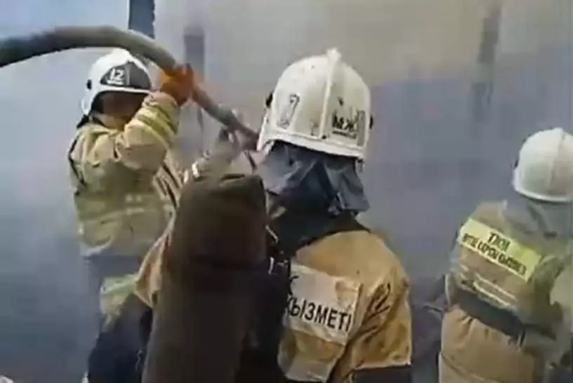 Пожар вспыхнул в бане частного дома в Алматы
